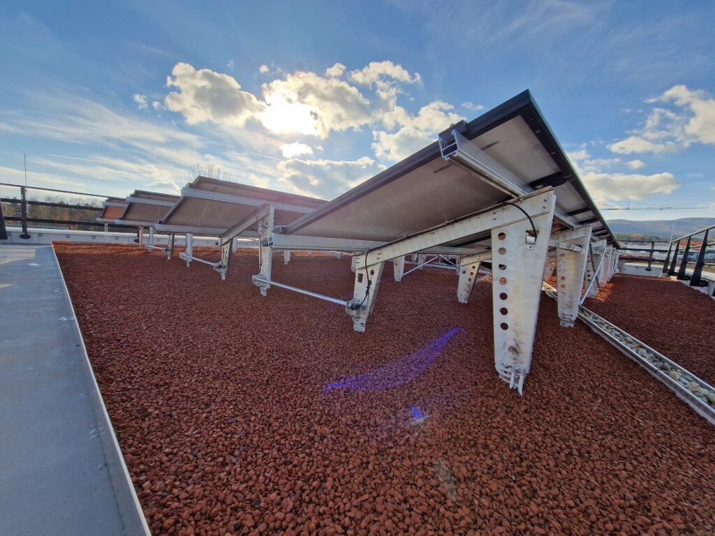 Schulungsraum der Zukunft – Grün. Solar. Sicher.